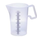 Caraffa graduata 0,5 lt, impilabile, manico chiuso, qualità professionale