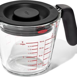 Oxo Good Grips, caraffa graduata 500 ml con coperchio, vetro e silicone misura ml/oz/cups